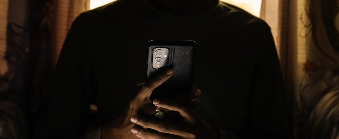 O que é stalkerware? Saiba como funciona esse tipo de app espião