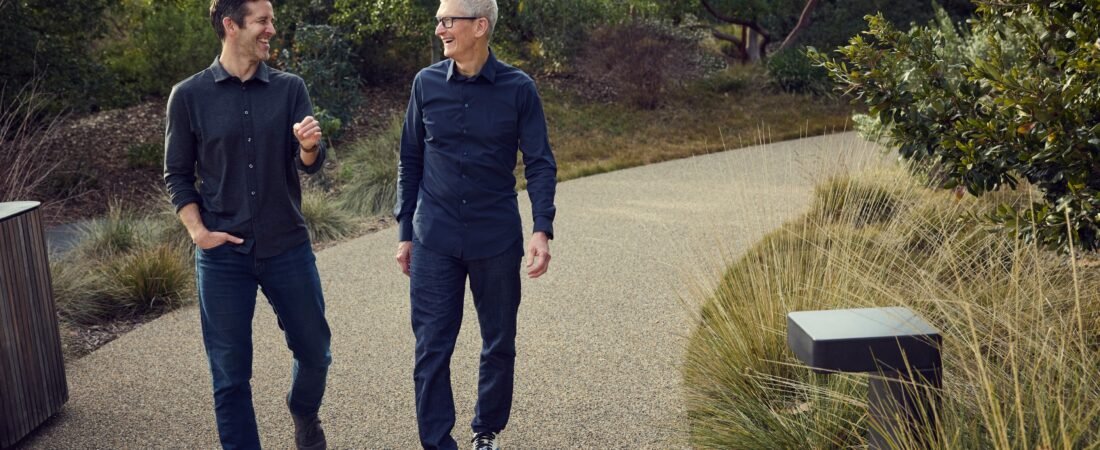Apple anuncia John Ternus como novo CEO; Tim Cook assume cargo executivo