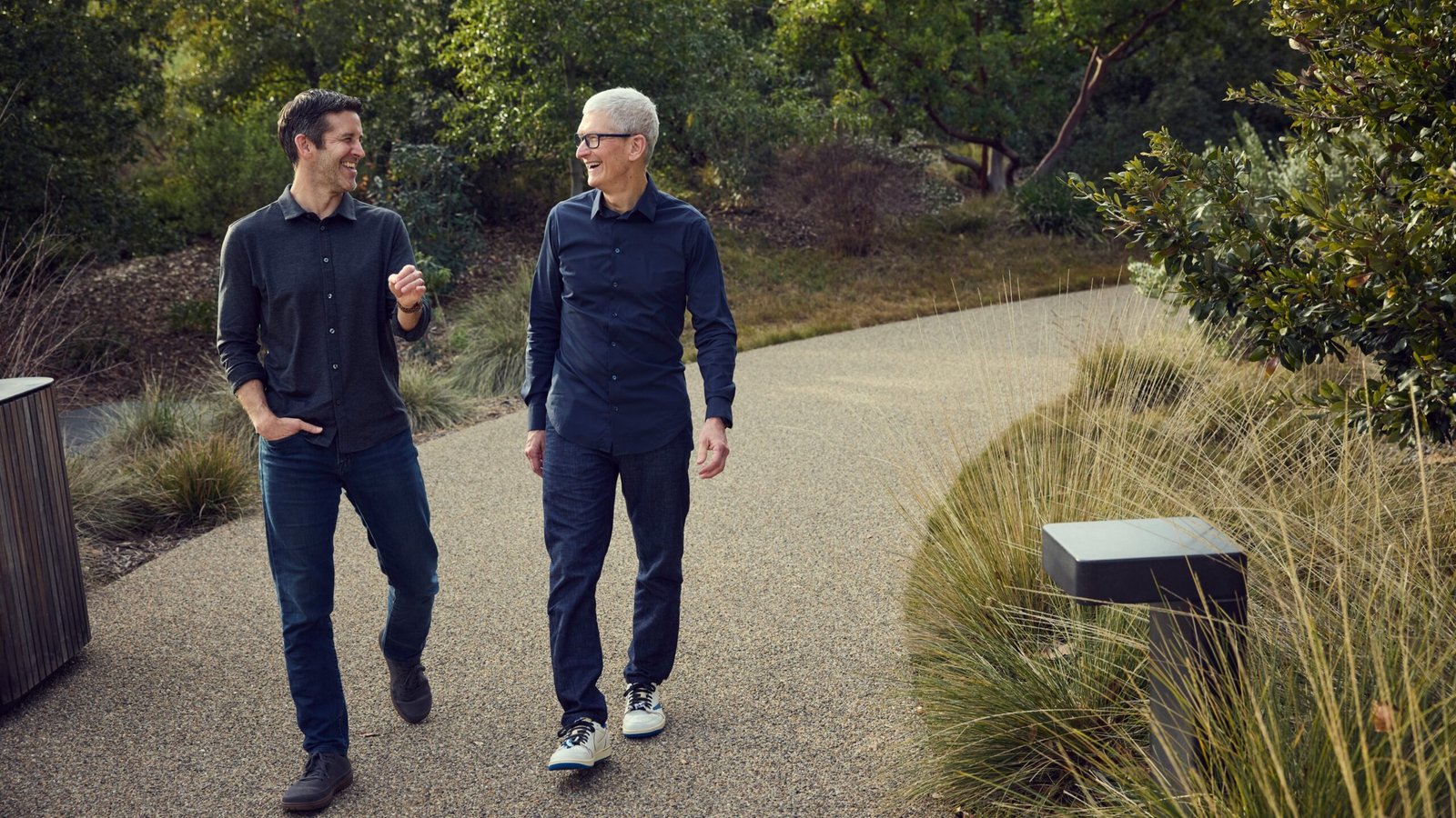 Apple anuncia John Ternus como novo CEO; Tim Cook assume cargo executivo