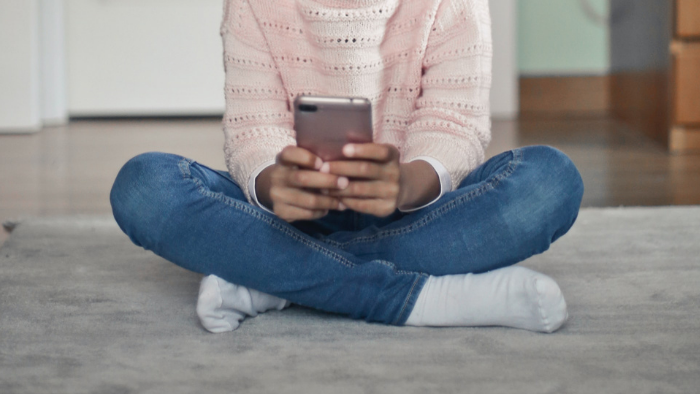 Mais um país europeu bloqueará redes sociais para menores