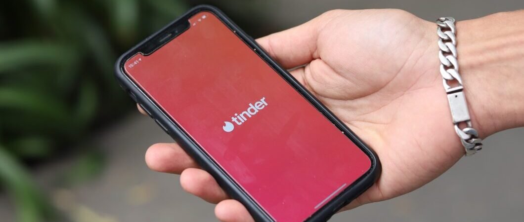Tinder terá polêmica verificação por íris para combater perfis de IA