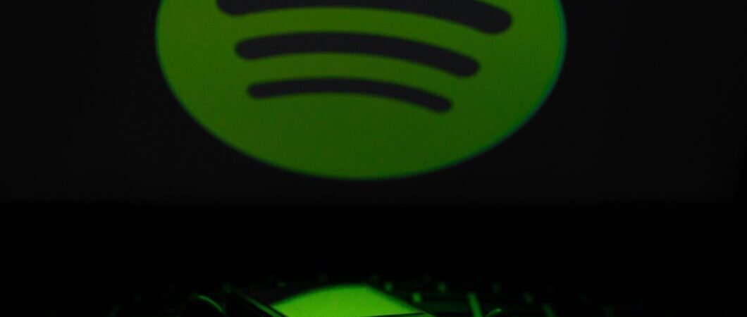 Spotify anuncia selo de verificação para artistas contra músicos de IA