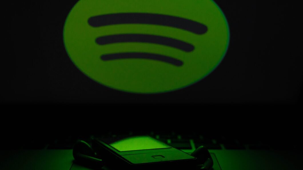 Spotify anuncia selo de verificação para artistas contra músicos de IA