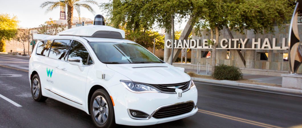 Waymo admite que seus carros autônomos não sabem o que fazer em enchentes