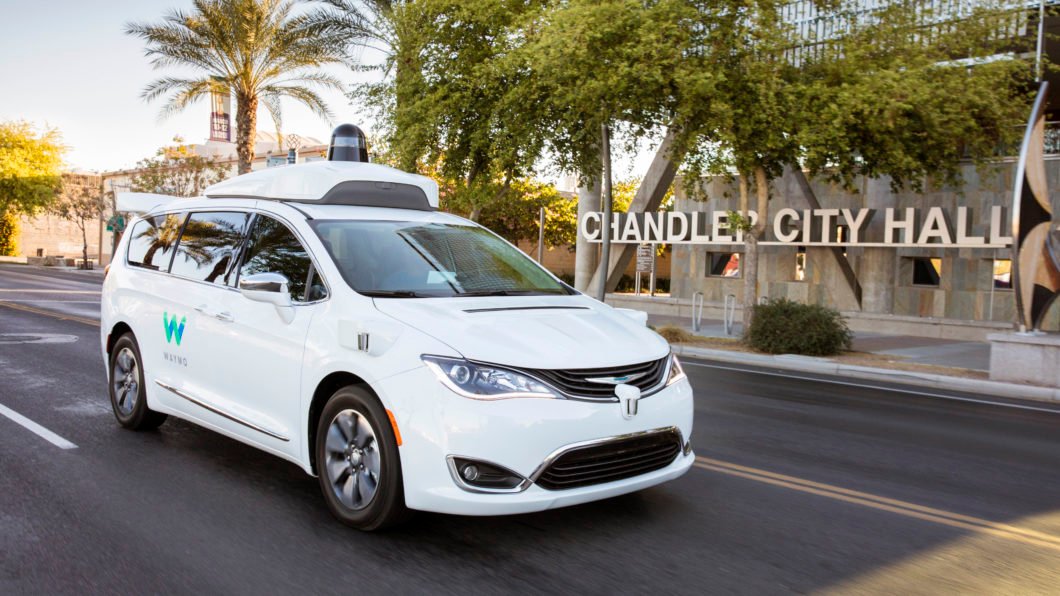 Waymo admite que seus carros autônomos não sabem o que fazer em enchentes