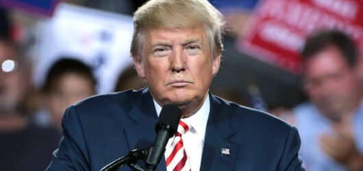 Trump diz que Apple vai fabricar chips com ajuda da Intel