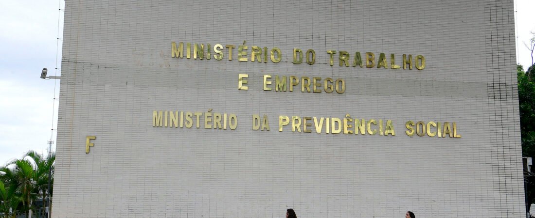 Sistema do governo federal fica fora do ar e impede registro profissional