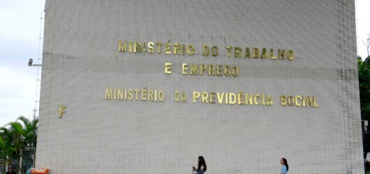 Sistema do governo federal fica fora do ar e impede registro profissional