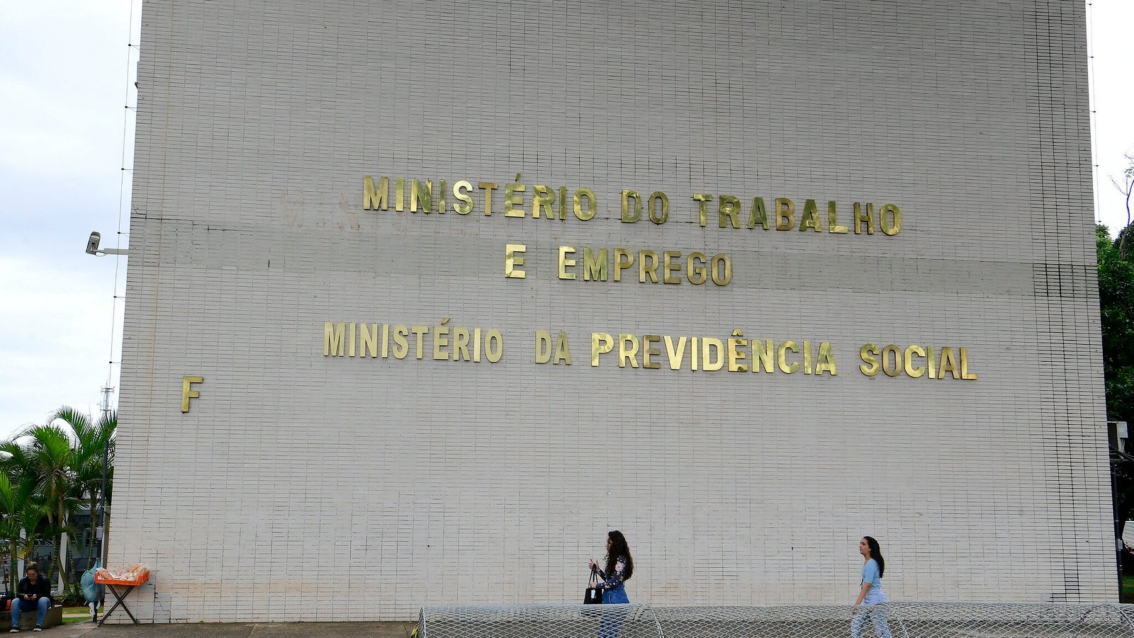 Sistema do governo federal fica fora do ar e impede registro profissional