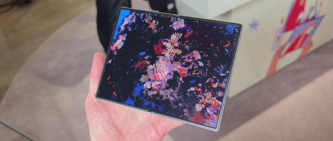 Samsung pode lançar dobrável ainda mais largo após sucesso do Z Fold 8