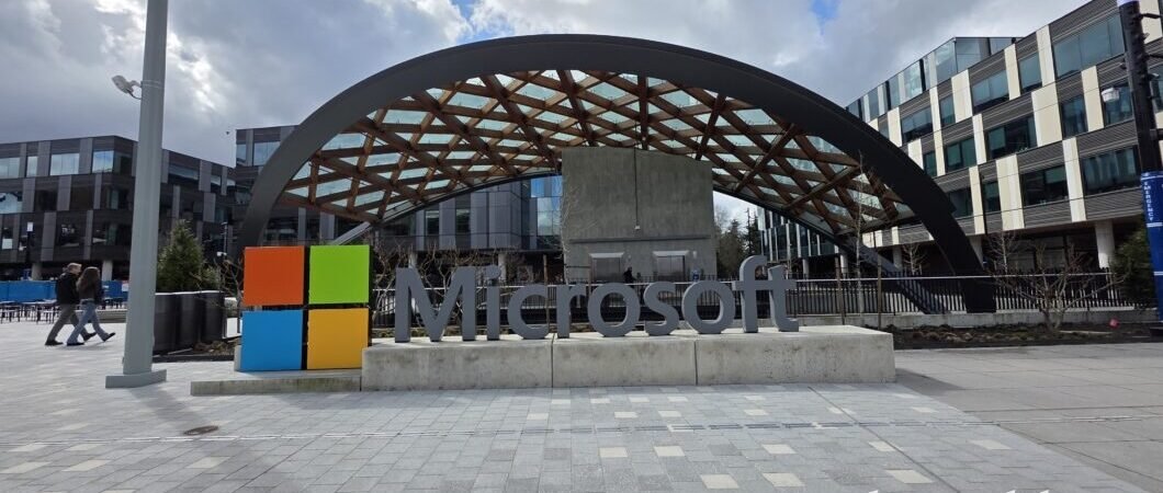 Trump suspende Microsoft de programa que contrata estrangeiros nos EUA