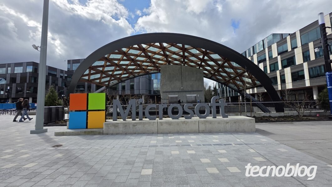 Trump suspende Microsoft de programa que contrata estrangeiros nos EUA