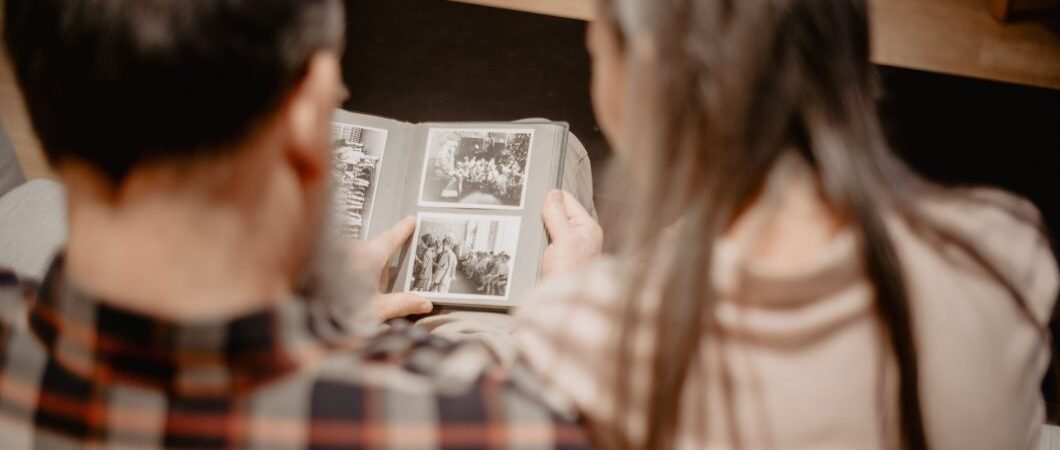 Pais usam ChatGPT para criar fotos escolares dos filhos